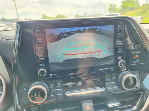 Used 2022 Toyota Highlander XLE image 26