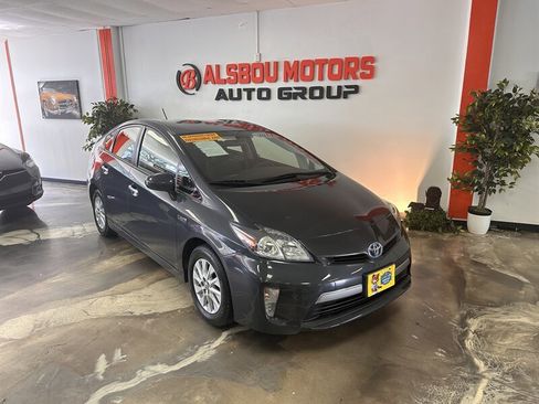 Used 2014 Toyota Prius image 1