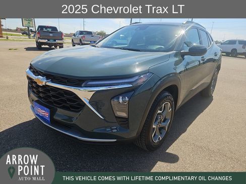 Used 2025 Chevrolet Trax LT image 4
