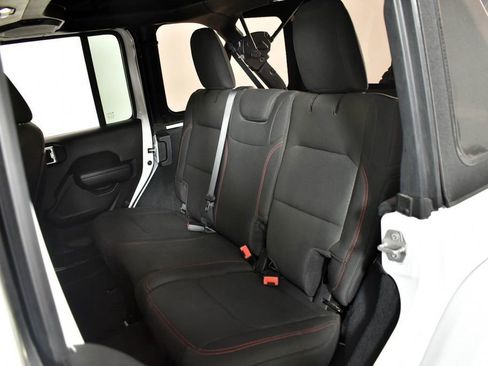 Used 2022 Jeep Wrangler Unlimited Rubicon w/ LED Lighting Group AWD/4WD image 16