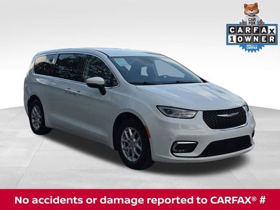 Used 2023 Chrysler Pacifica Touring-L