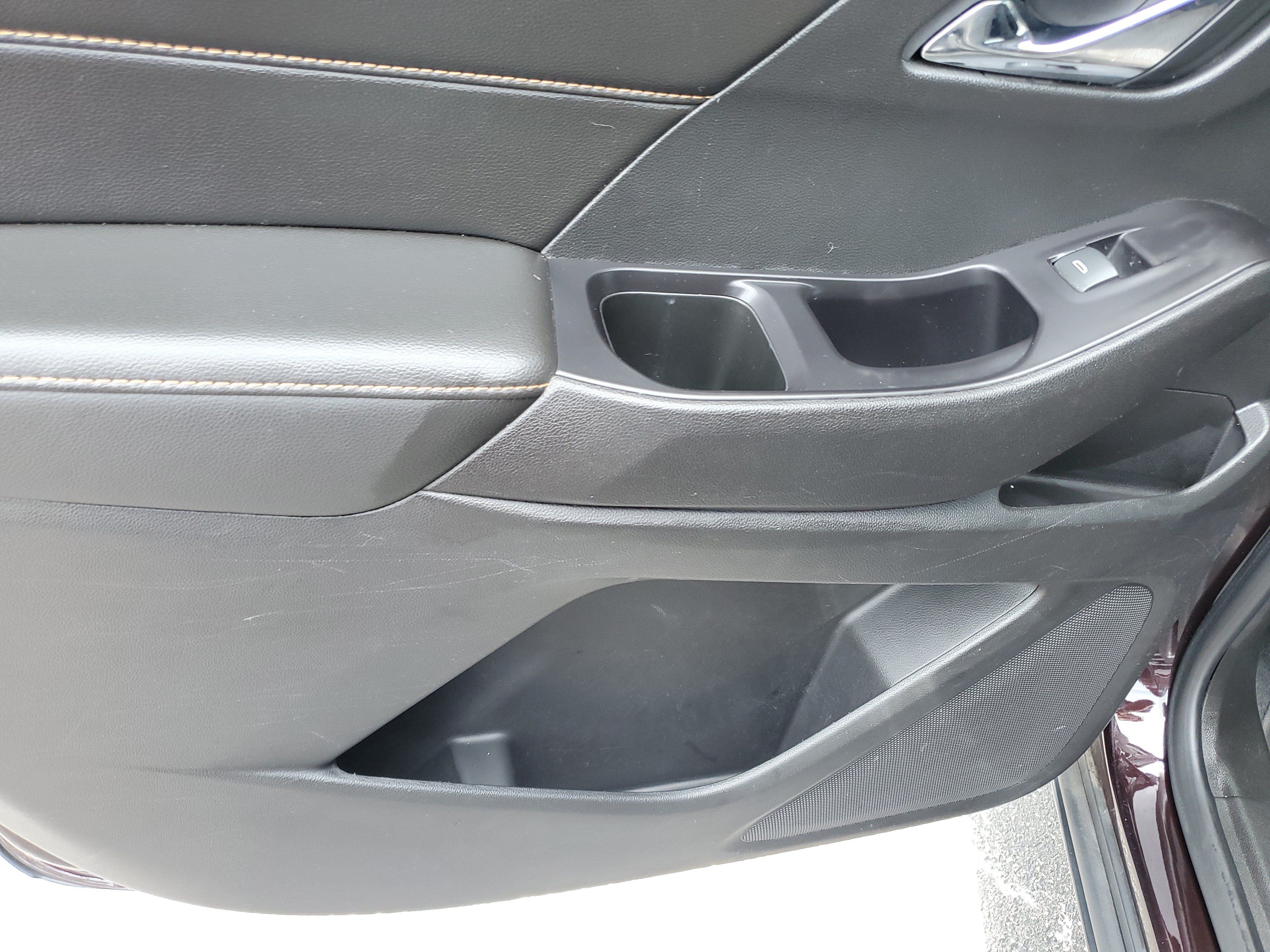 Used 2020 Chevrolet Traverse LT FWD image 17