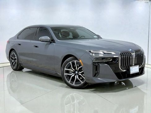 Used 2024 BMW i7 xDrive60 image 17