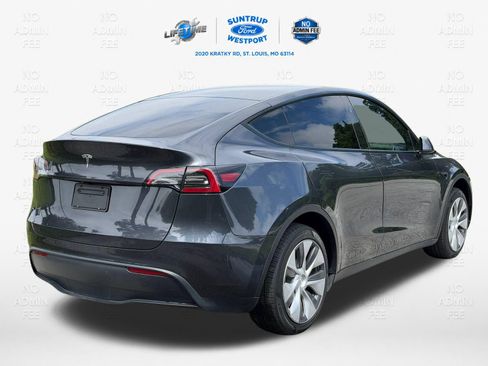 Used 2024 Tesla Model Y Long Range RWD image 11