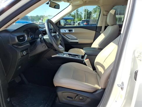 Used 2023 Ford Explorer Limited w/ Limited Technology Package AWD/4WD image 19