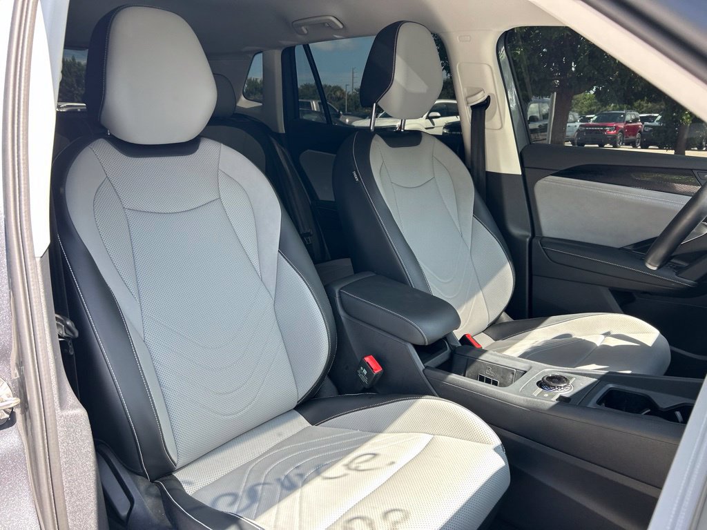Certified 2025 Volkswagen Tiguan SE FWD image 44