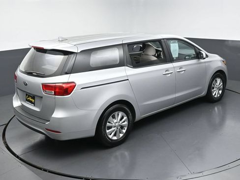 Used 2018 Kia Sedona L FWD image 38