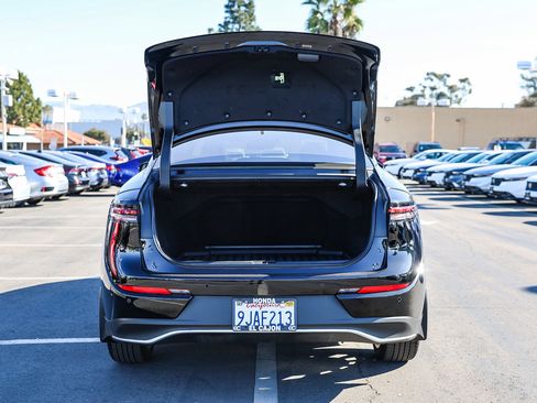 Used 2023 Toyota Crown Limited image 30