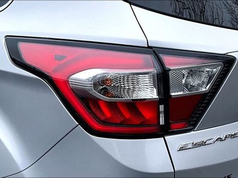 Used 2018 Ford Escape SEL image 30