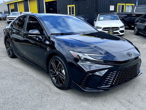 Used 2025 Toyota Camry XSE FWD image 4