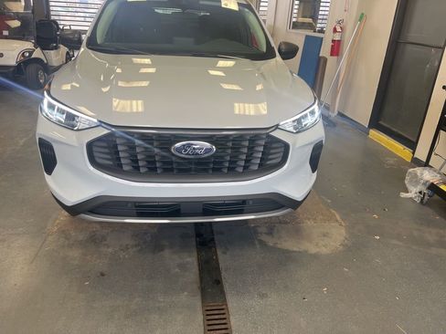 Certified 2025 Ford Escape Active w/ Cold Weather Package image 7