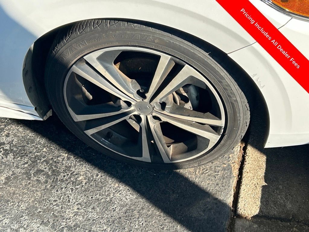 Used 2020 Nissan Sentra SR FWD image 2