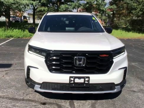 New 2025 Honda Pilot TrailSport image 3