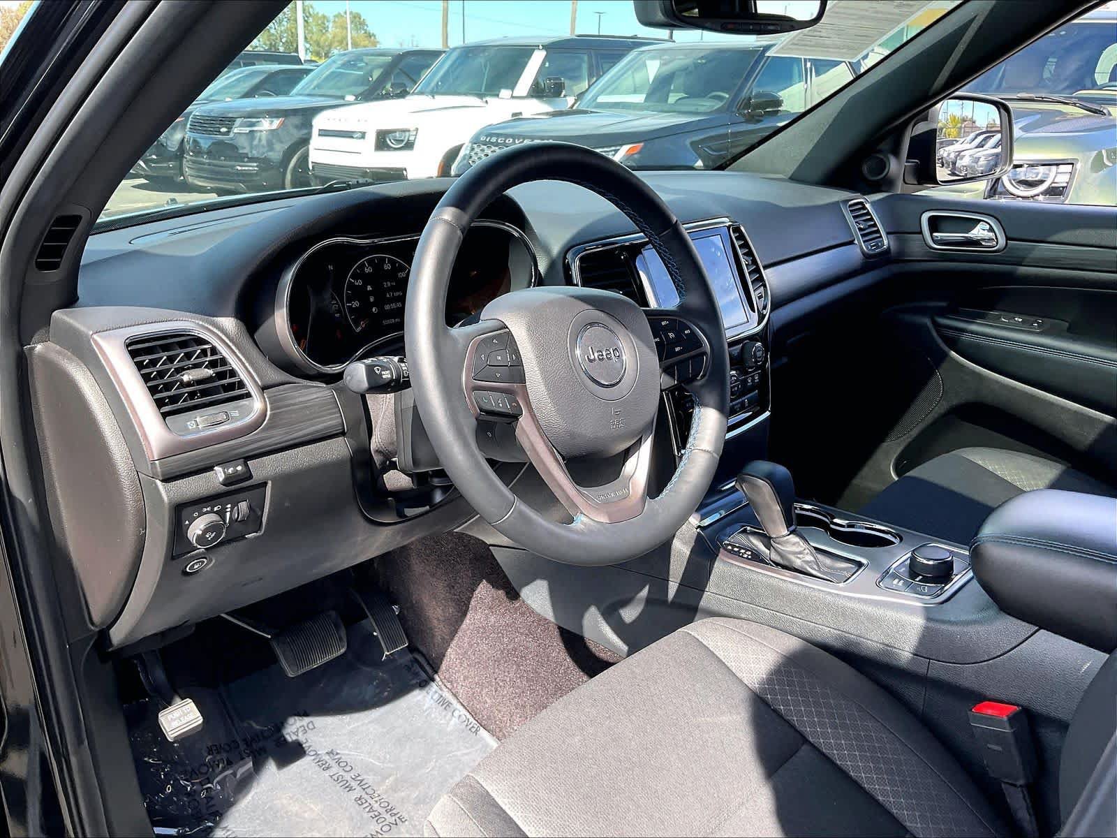 Used 2019 Jeep Grand Cherokee Laredo AWD/4WD image 17