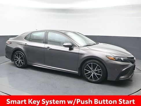 Used 2023 Toyota Camry SE w/ Cold Weather Package image 10