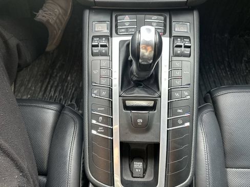 Used 2020 Porsche Macan AWD/4WD image 22