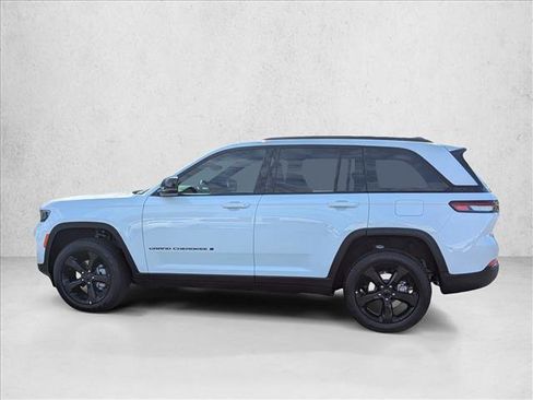 New 2025 Jeep Grand Cherokee Limited w/ Black Appearance Package image 8