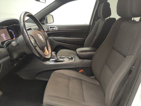 Used 2020 Jeep Grand Cherokee Laredo AWD/4WD image 17