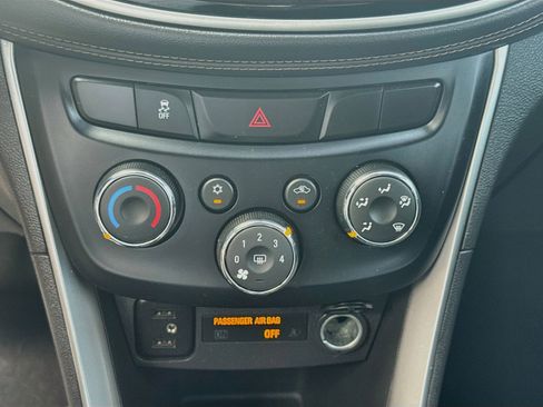 Used 2019 Chevrolet Trax LS FWD image 14