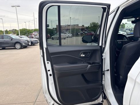 Certified 2021 Honda Ridgeline Black Edition image 37