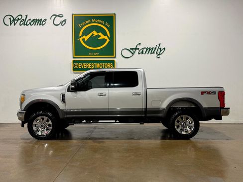 Used 2017 Ford F250 Lariat w/ Chrome Package image 8
