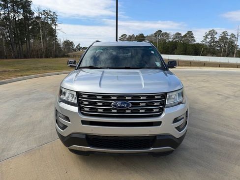 Used 2016 Ford Explorer XLT w/ Equipment Group 202A image 8