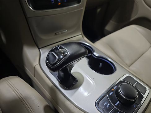 Used 2014 Jeep Grand Cherokee Limited w/ Luxury Group II image 28