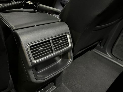 Used 2025 Volkswagen Atlas Cross Sport SE image 24