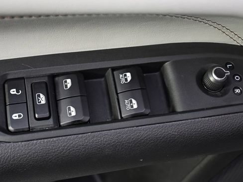 Used 2025 Jeep Compass Limited AWD/4WD image 23