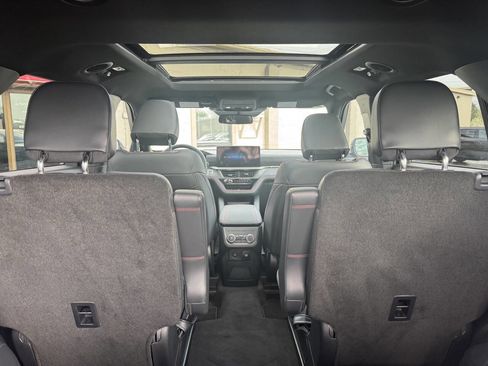 Used 2025 Ford Explorer ST image 19