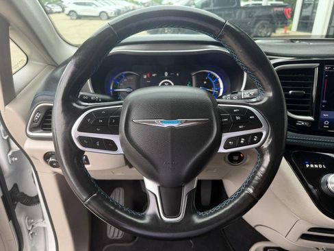 Used 2021 Chrysler Pacifica Touring-L image 26
