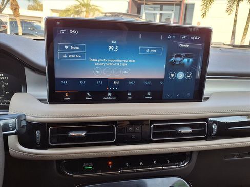 Used 2022 Lincoln Nautilus FWD image 23