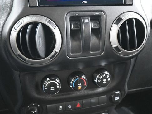 Used 2017 Jeep Wrangler Sport AWD/4WD image 18