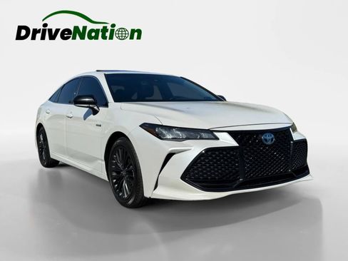 Used 2021 Toyota Avalon XSE image 3