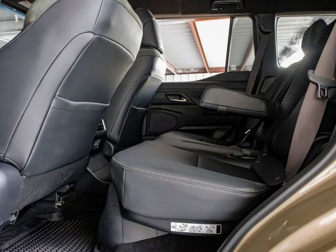 Used 2025 Lexus GX 550 image 37