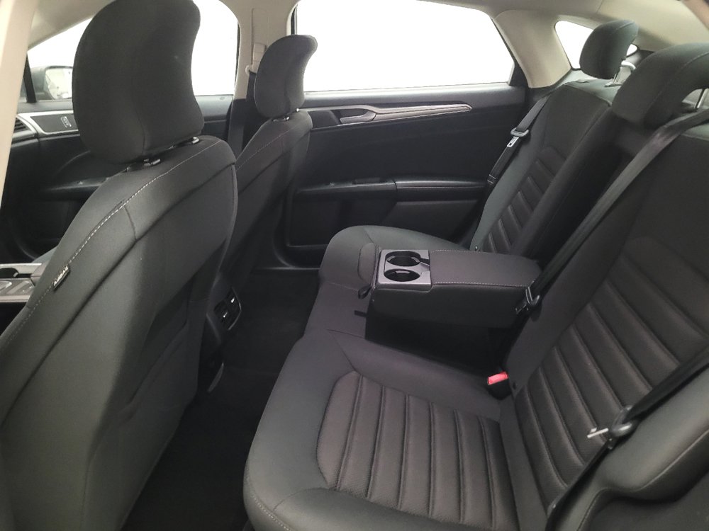 Used 2018 Ford Fusion SE w/ Fusion SE Technology Package FWD image 18