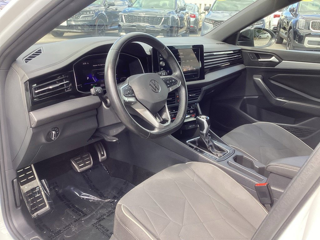 Used 2025 Volkswagen Jetta Sport FWD image 11