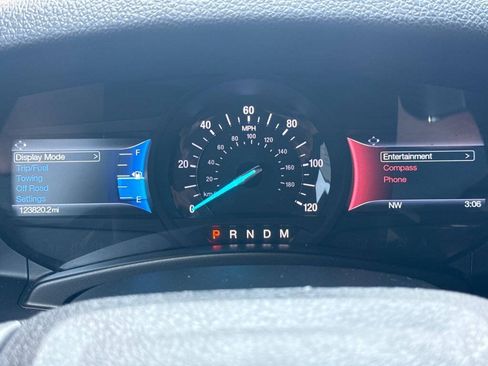 Used 2016 Ford Expedition Limited AWD/4WD image 22
