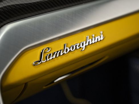 Used 2022 Lamborghini Urus AWD/4WD image 43