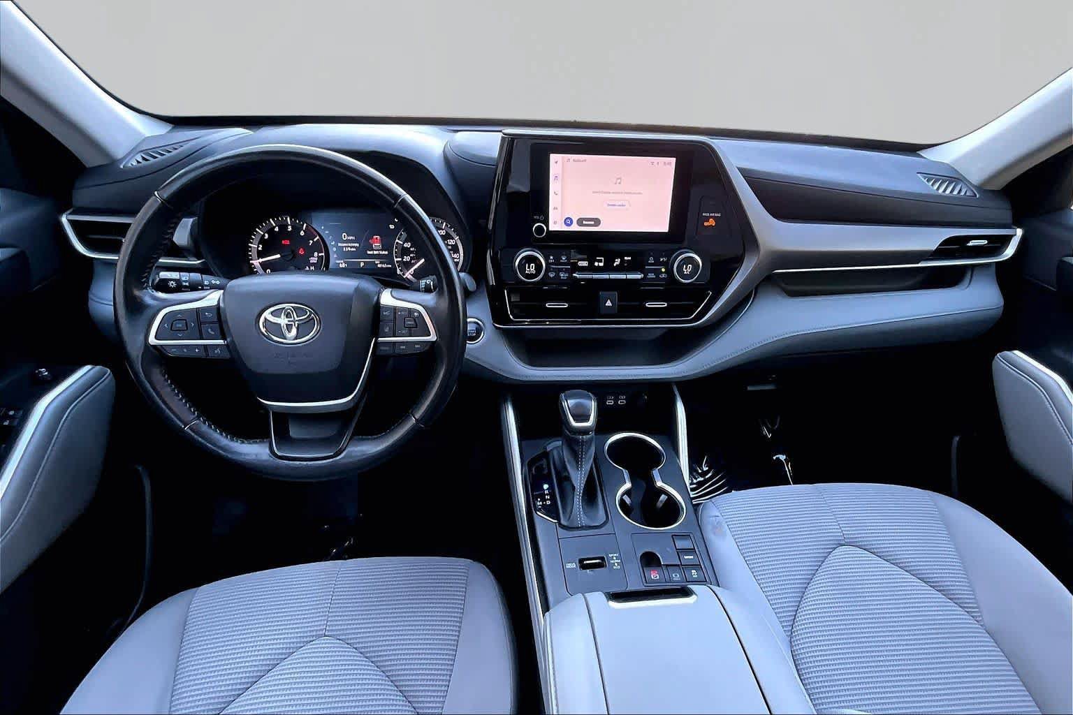 Used 2023 Toyota Highlander LE FWD image 16
