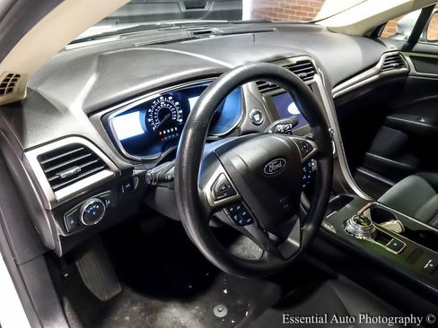 Used 2019 Ford Fusion SE image 13