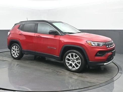 Used 2025 Jeep Compass Limited AWD/4WD image 7