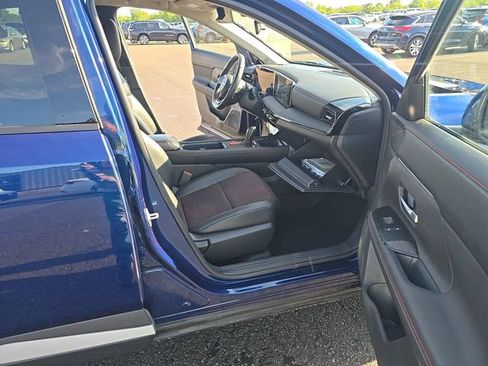 Used 2025 Nissan Kicks SR FWD image 10