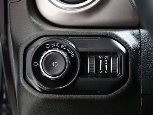 Used 2018 Jeep Wrangler Unlimited Sahara w/ Cold Weather Group image 22