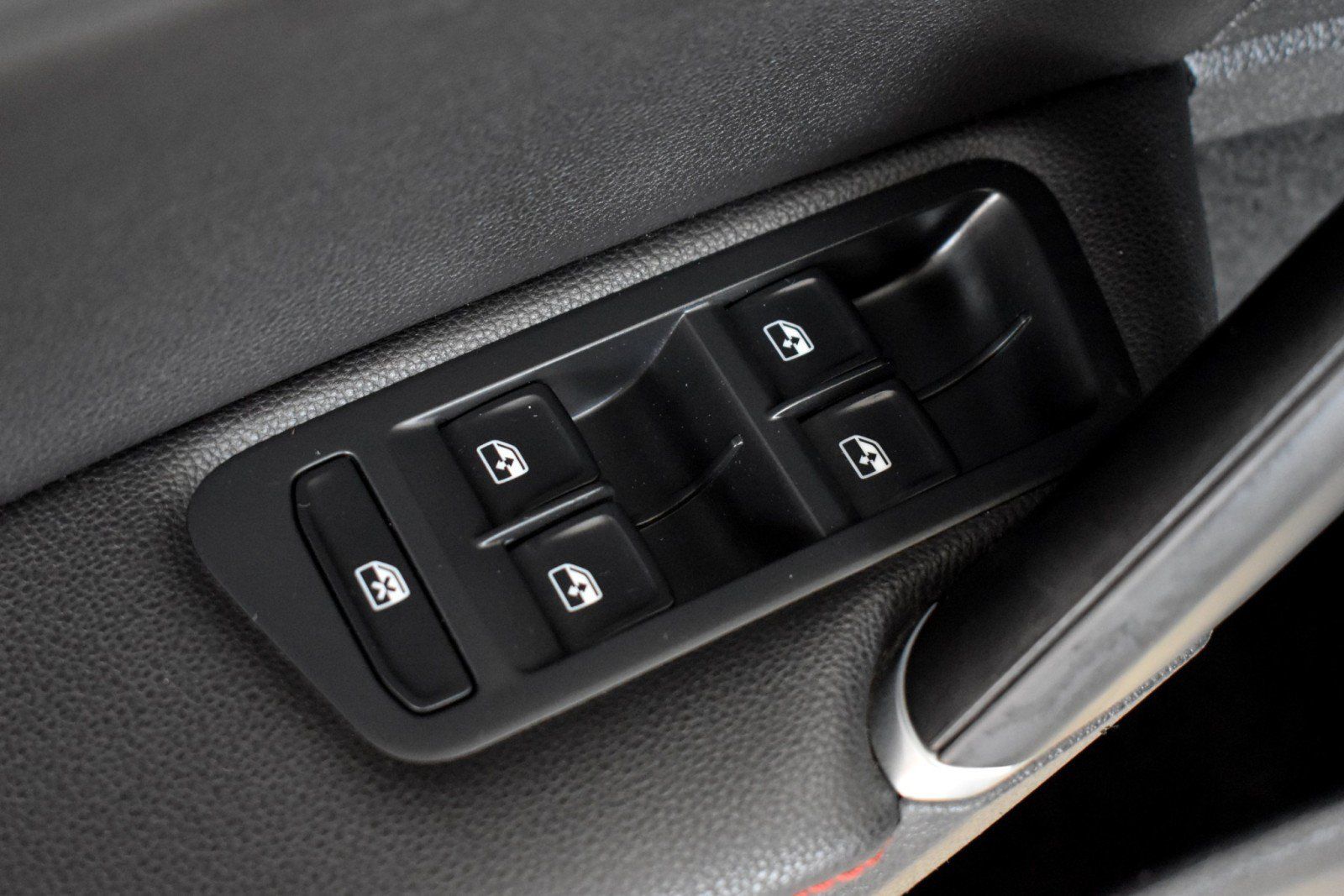 Used 2019 Volkswagen GTI SE FWD image 32
