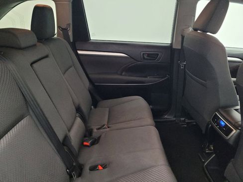 Used 2019 Toyota Highlander LE image 19
