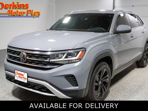 Used 2021 Volkswagen Atlas Cross Sport SE image 1