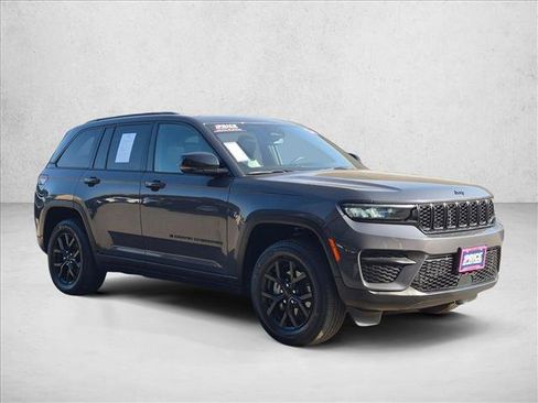Used 2024 Jeep Grand Cherokee Altitude AWD/4WD image 3