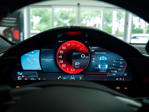 Used 2024 Ferrari Roma Spider image 41