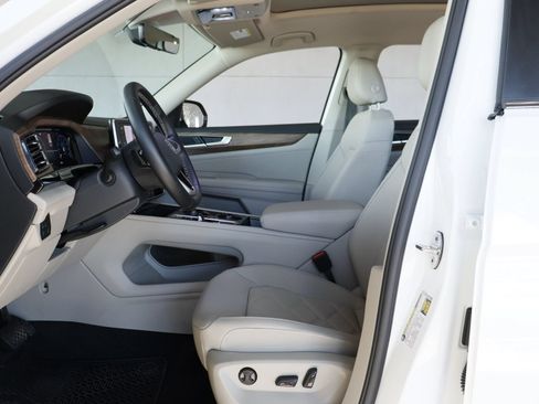 Certified 2026 Volkswagen Atlas SE FWD image 9